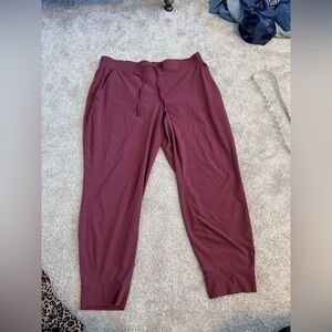 Eddie Bauer Maroon Light Weight Jogger Tapered Travel Pants Women’s Size Large